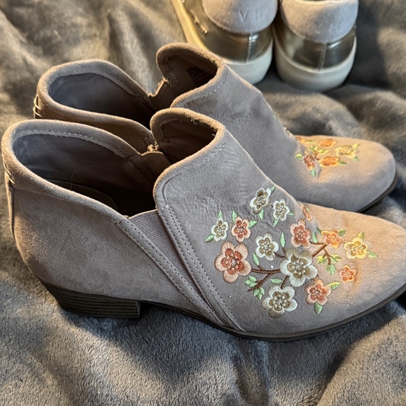 Embroidered Floral Ankle Boots - Picture 2 of 10